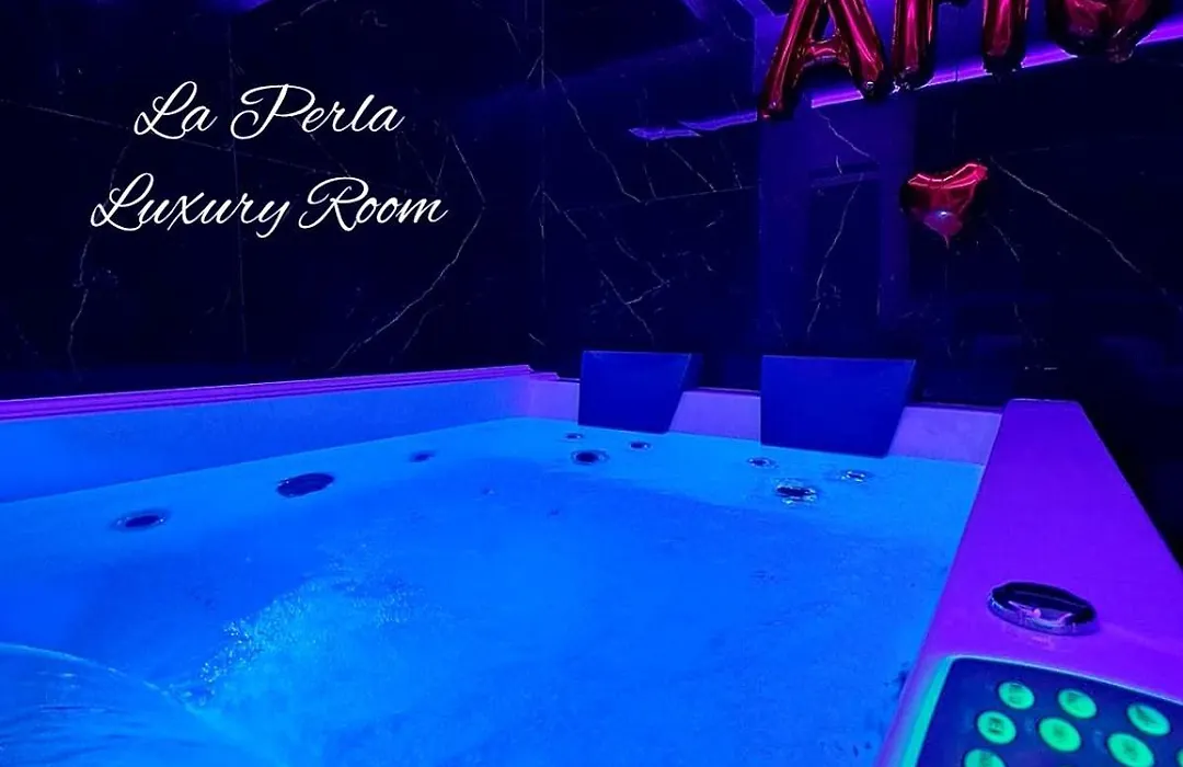 La Perla Luxury Room-1
