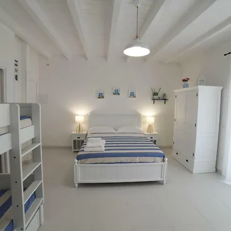 Latino Rent Room-3
